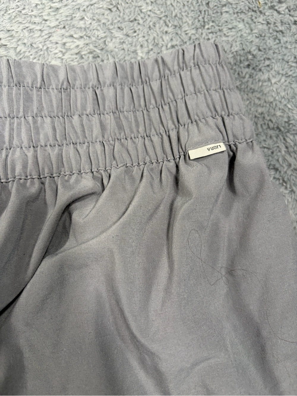 Vuori Light Gray Women's Elastic Waist Shorts large - Picture 10 of 13